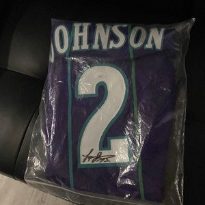 Signed Larry Johnson Charlotte Hornets jersey